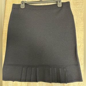 Black St, John skirt 6 runs big